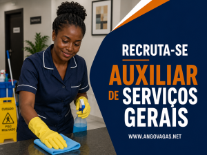 Auxiliar de serviços gerais a realizar actividades de limpeza e organização numa instituição localizada na Cidade Alta em Luanda